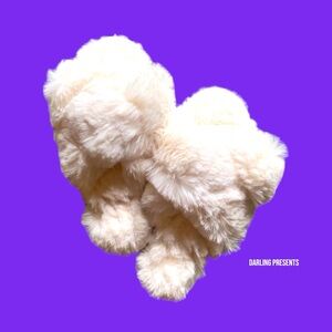 FAMIPORT FLUFFY SLIPPERS WOMEN COLOR WHITE SIZE M 7-8.5